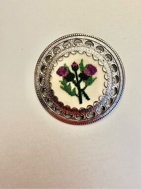 Round Silver Filigree Floral Cross-Stitch Brooch/Pendant